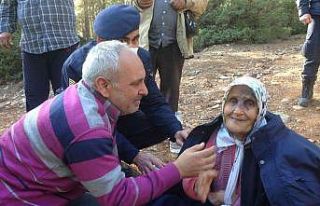 100 saattir dağ taş aranan yaşlı kadını İHA...