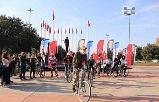 10 bisikletli, Anıtkabir’e varmak üzere Tuzla’dan...