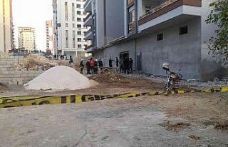 12. kattan asansör boşluğuna düşen boya işçisi...