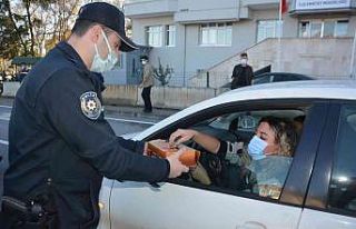 19 Mayıs’ta çikolata ikramlı trafik uygulaması