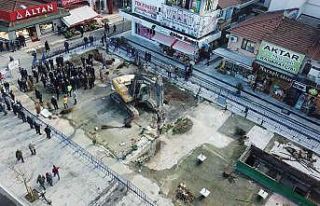 20 Yıl önce yıkılan bina yeniden yükseliyor