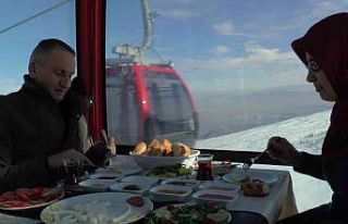 2650 metre yükseklikte kahvaltı ve yemek keyfi