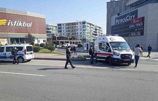 2 çocuğunu dolmuşun altında kalmaktan kurtardı,...