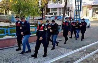 2 iş yerinden hırsızlık yapan 3 şüpheli serbest...