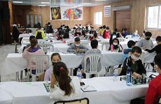 300 genç beyin satrançta yarışıyor