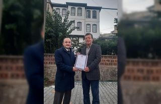 3 katlı binasını Diyanet Vakfına bağışladı