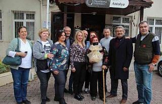 45 yıl sonra öğretmenleriyle bir araya geldiler