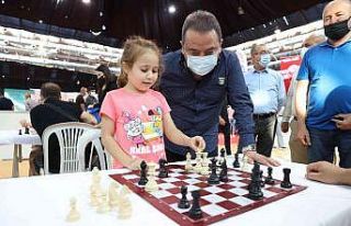 7-12 yaş arası katılımcılarla satranç turnuvası