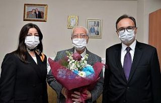 92 yaşındaki öğretmene duygulandıran ziyaret