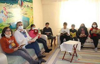 Açtığı marketi kütüphaneye çevirdi