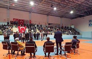 Adalet Bakanı Gül, Diyarbakır’da gençlerle buluştu