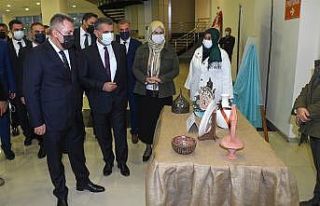 Adana’da 24 Kasım Öğretmenler Günü kutlandı