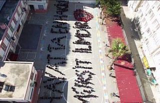 Adana’da ilkokul öğrencilerinden Atatürk koreografisi