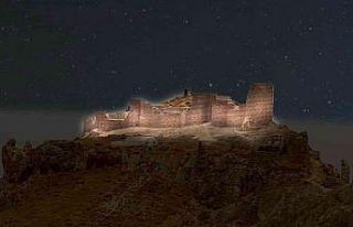 Adilcevaz Kalesi’nde aydınlatma çalışması