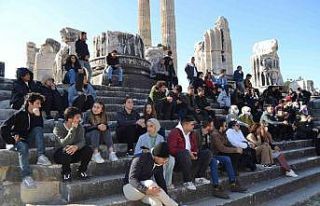 ADÜ’lü gençler Apollon Tapınağı’nı ziyaret...