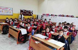 Afyonkarahisar’da öğrencilerden ‘Duygulandıran’...