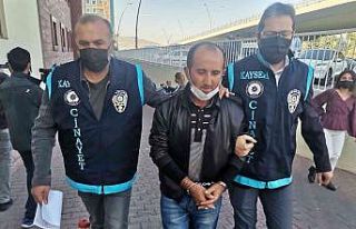 Ağabeyini öldürüp katilin bulunması için yardım...