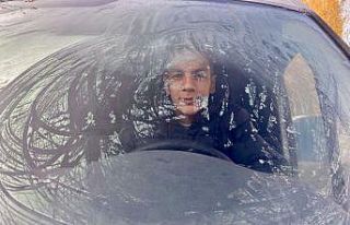 Ağrı dondu, araçlar buz tuttu