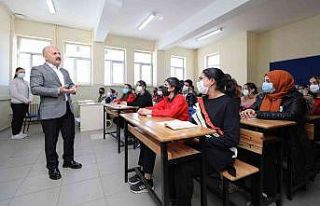 Ağrı Valisi Varol, Taşlıçay Anadolu Lisesini...