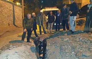 AK Parti’li Başkan Özbek kazma kürek çalıştı