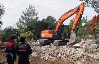 Akbük koyunda yıkımlar tekrar başladı