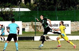 Alaçatıspor taraftarının yüzünü güldürdü