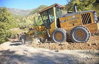 Alanya’nın batı mahallelerinde hummalı yol ve...