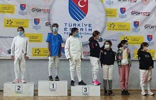 Alanyaspor eskrim takımı Trabzon’dan madalyalarla...