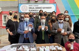 Alaşehirli öğrencilerden Elazığ’a üzüm hediyesi