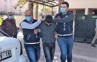 Aldatıldığından şüphelenip arkadaşını vurdu,...