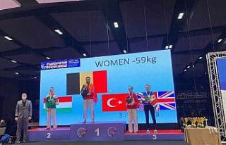Alkışlar Hatice’ye