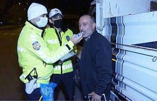 Alkollü araç kullanırken yakalandı, suçu müşteriye...
