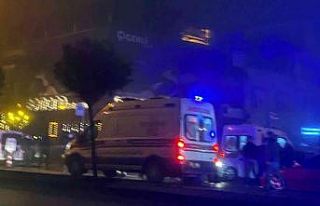 Alkollü eğlence mekanı önünde silahlı kavga:...