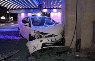 Alkollü sürücü, otomobille köprülü kavşağın...