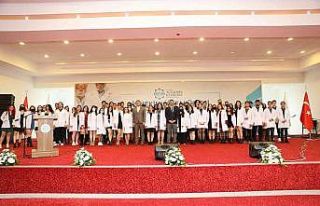 ALKÜ’lü hekim adayları, beyaz önlüklerini giydi
