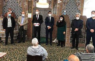 Alman Sağlık Bakanı, camilerde "aşı olun...