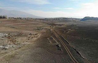 Alparslan-1 Barajı’nın suyu çekilince mezarlık...