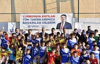 Altıeylül Çocuk Futbol Turnuvası’nda ödül...