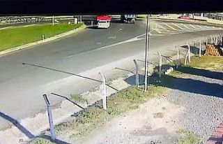 Ambulansla tırın çarpıştığı kaza güvenlik...