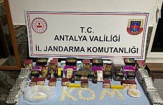 Antalya’da jandarmadan uyuşturucu ve kaçak tütün...
