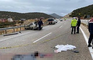 Antalya’da otomobil çelik bariyere çarptı: 1...