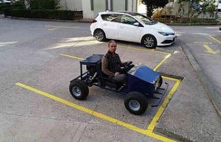 Apartman görevlisi pandemide ‘Go kart’ arabası...