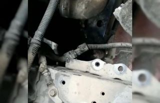 Aracın motoruna sıkışan yavru kedi, 2 saat süren...
