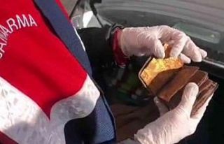 Ardahan’da altın varaklı el yazması Tevrat ele...