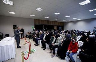 Aslanhan kitaplarını İnegöllüler için imzaladı
