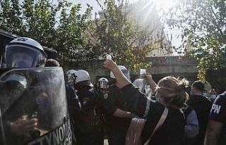 Atina’da çiftçiler sokaklara döküldü