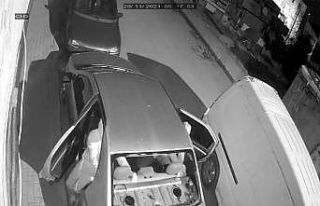 Avcılar’da otomobilin arka camı kırıp müzik...