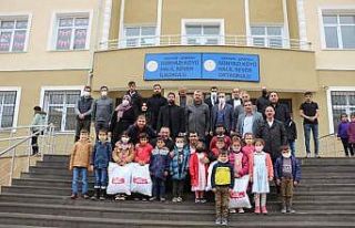 Avrupa’dan sınırdaki çocuklara giyim yardımı