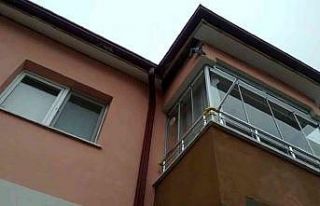 Ayağı ipe dolandı, itfaiye özgürlüğüne kavuşturdu