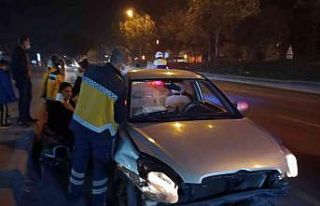 Aydın’da kontrolden çıkan otomobil refüje çarptı